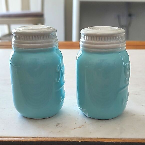 Mason Jar Ceramic Salt and Pepper Shakers - Picture 5 of 7